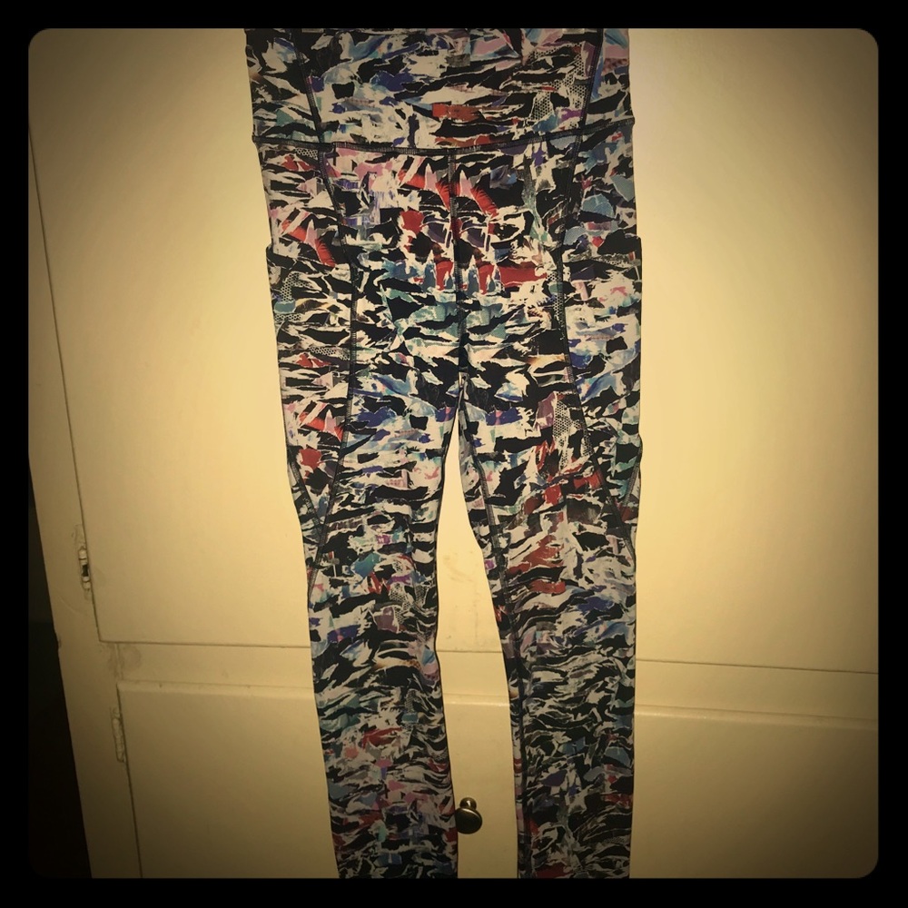 💛 EUC - Lululemon Break Free Tight - Worn once ✨